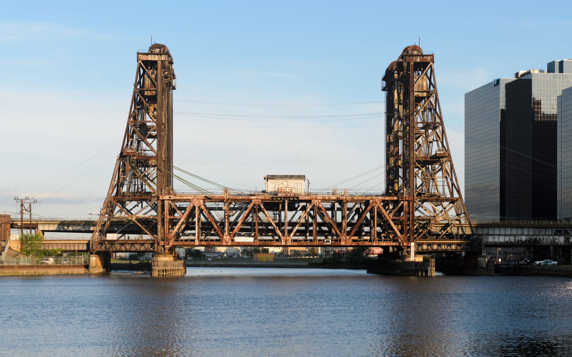 https://upload.wikimedia.org/wikipedia/commons/6/60/Dock_Bridge_Newark_June_2015_panorama_1.jpg-Newark-New Jersey