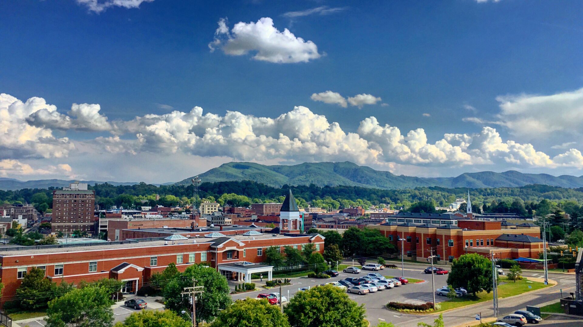 https://upload.wikimedia.org/wikipedia/commons/7/79/Johnson_City.jpg-Johnson City-Tennessee
